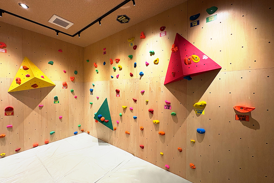 ボルダリングルーム:ジ・アウトレット北九州店_01